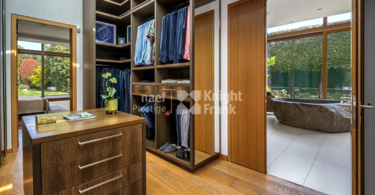 Luxury, discretion, and elite services. - Photo 9 of 11