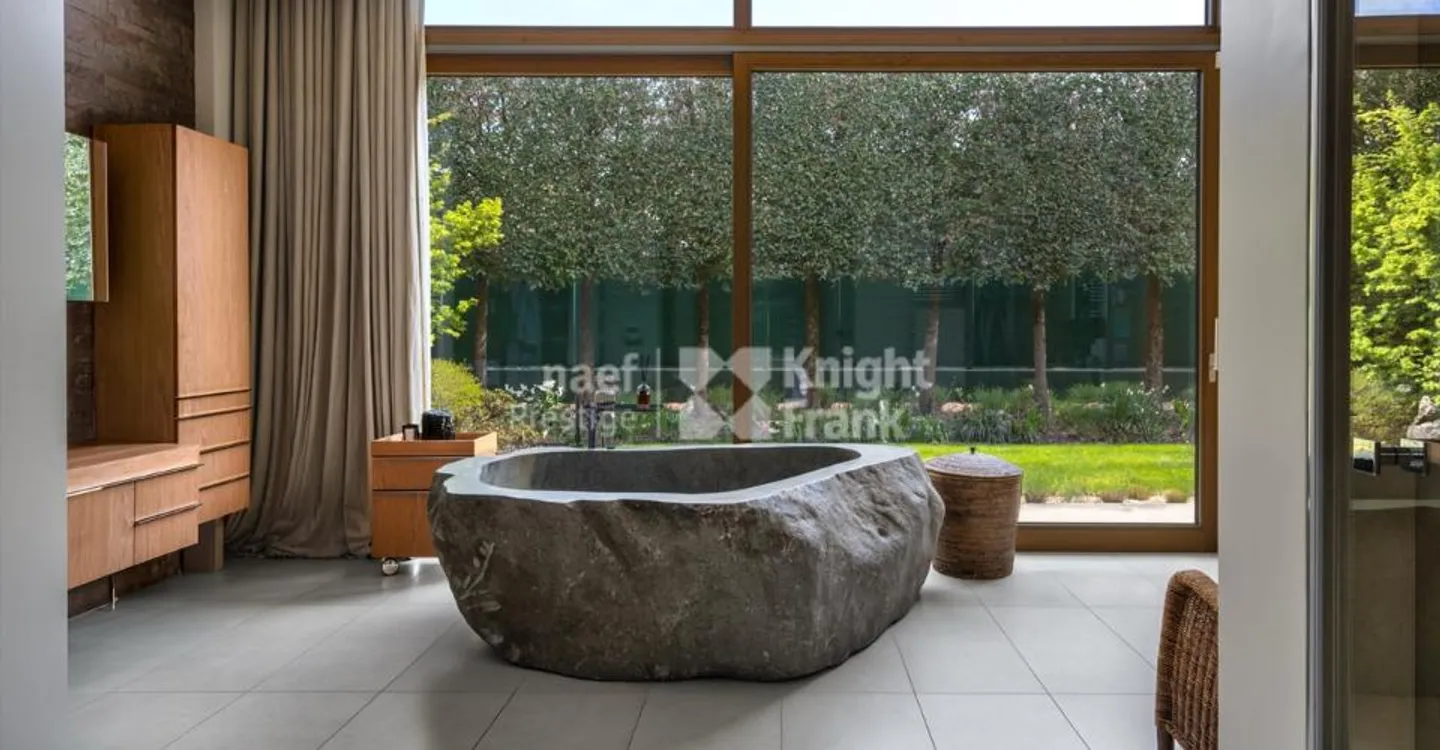 Luxury, discretion, and elite services. - Photo 10 of 11