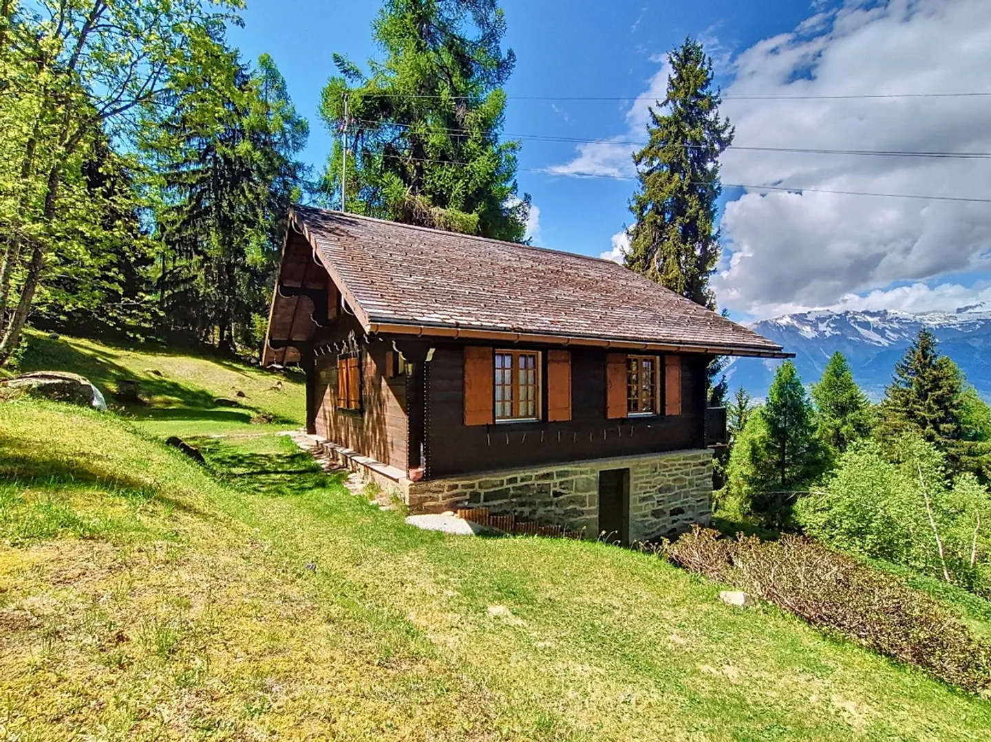 An authentic, completely renovated chalet in the heart of the forest - Photo 20 of 25