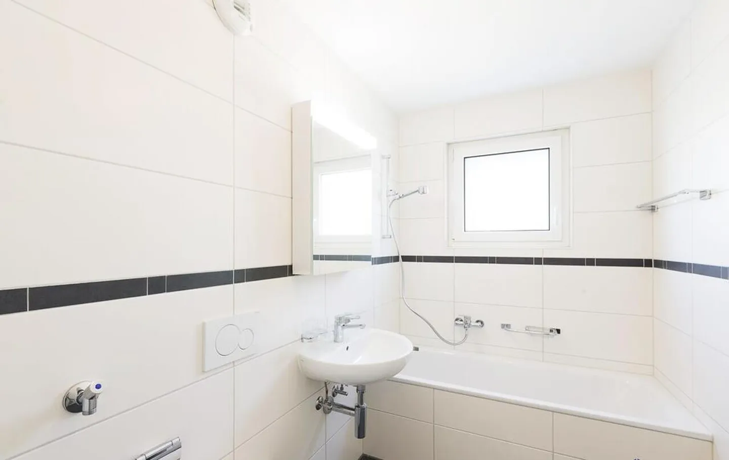 Bel appartement au rez-de-chaussée avec terrasse - Photo 4 sur 8
