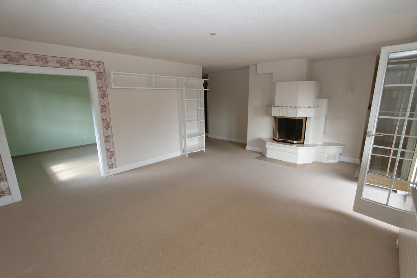 Central - Spacious - With Elevator - Photo 7 of 19