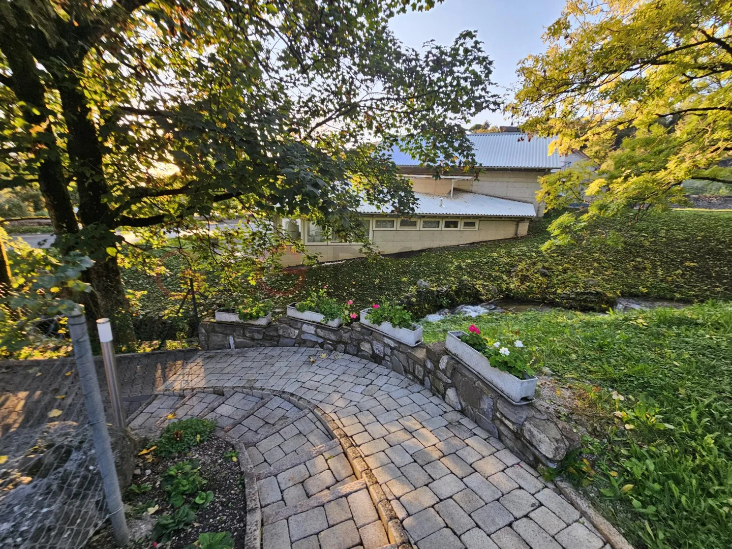Magnifica villa indipendente con un grande giardino - Foto 1 di 8