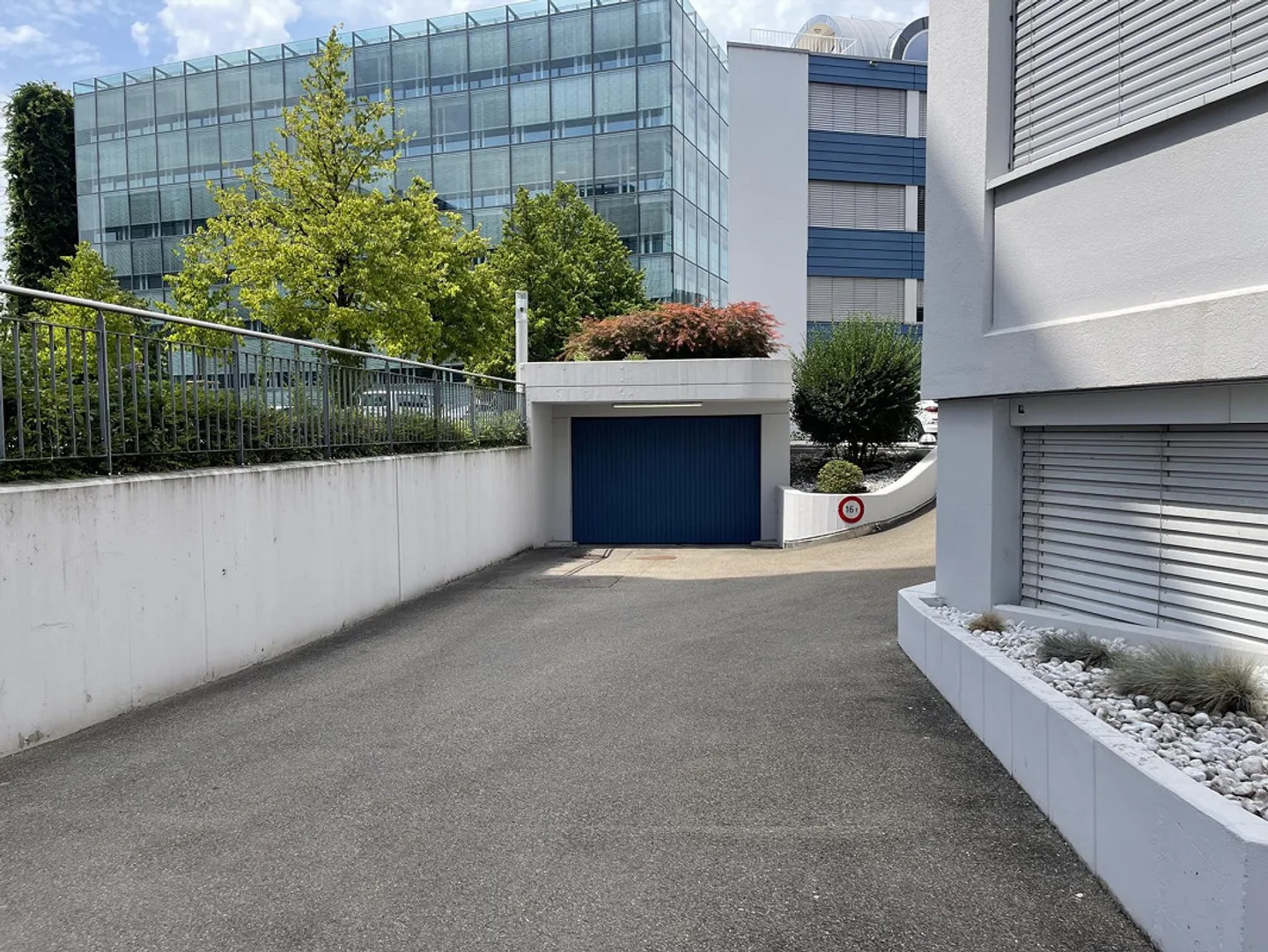 40 underground parking spaces for rent in Glattbrugg - Photo 1 of 7