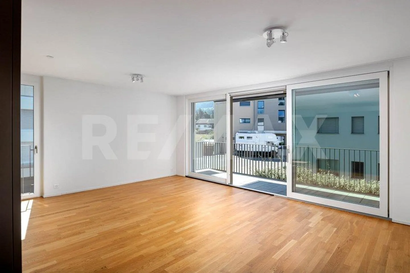 Modernes Apartment mit sonnigem Balkon - Foto 8 von 13