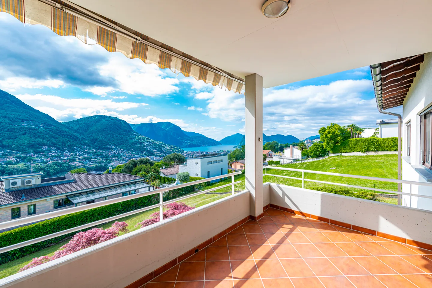 Semi-detached house with large garden and beautiful panoramic view - Photo 5 of 19