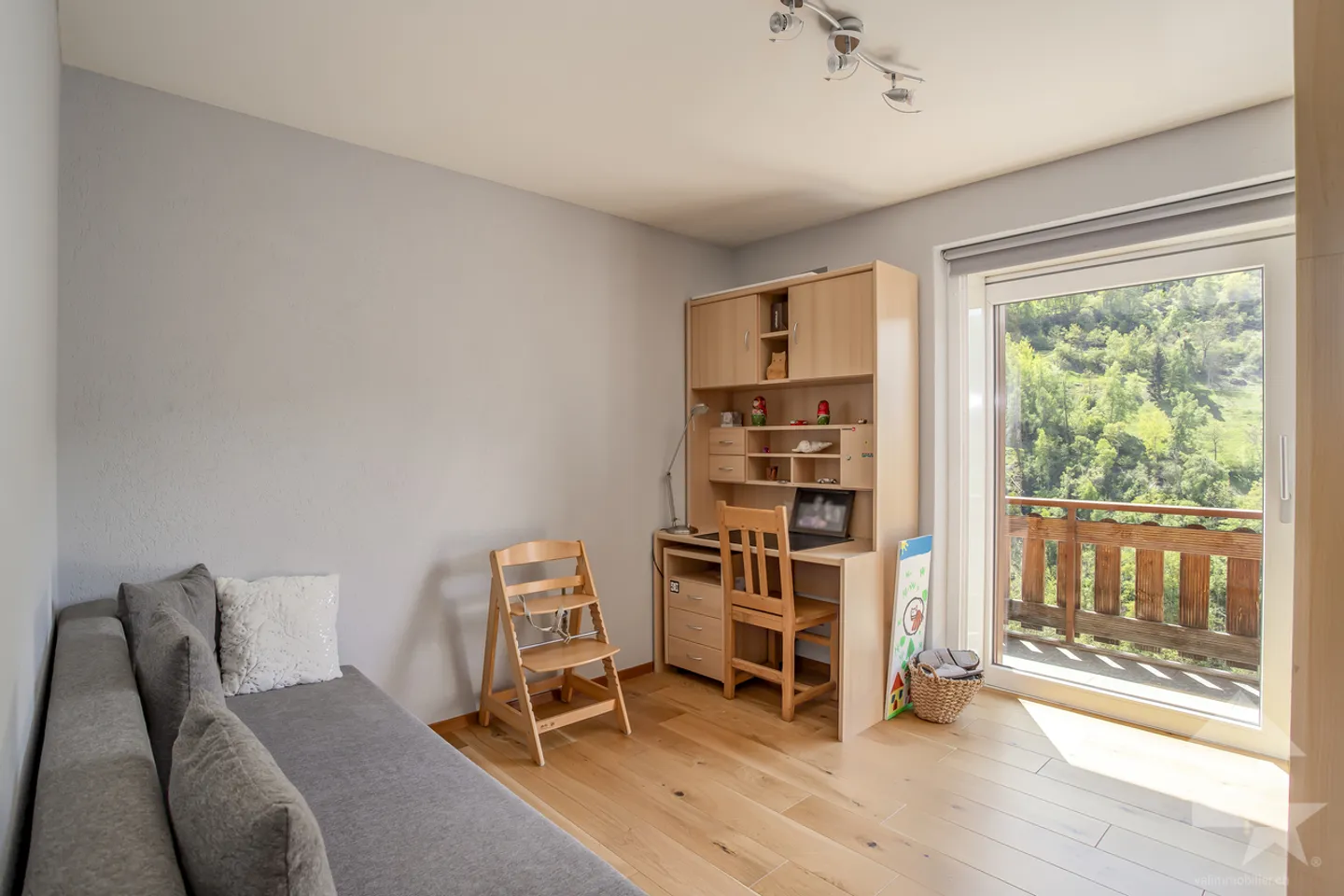 Spacious villa with 7.5 rooms, 245 m², large flat garden - Photo 6 of 15