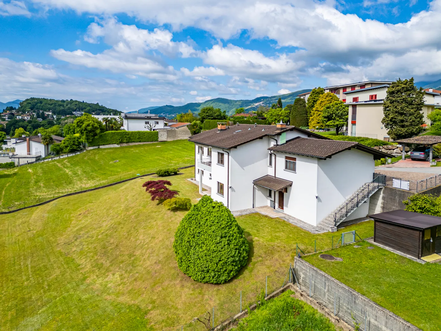 Semi-detached house with large garden and beautiful panoramic view - Photo 1 of 19