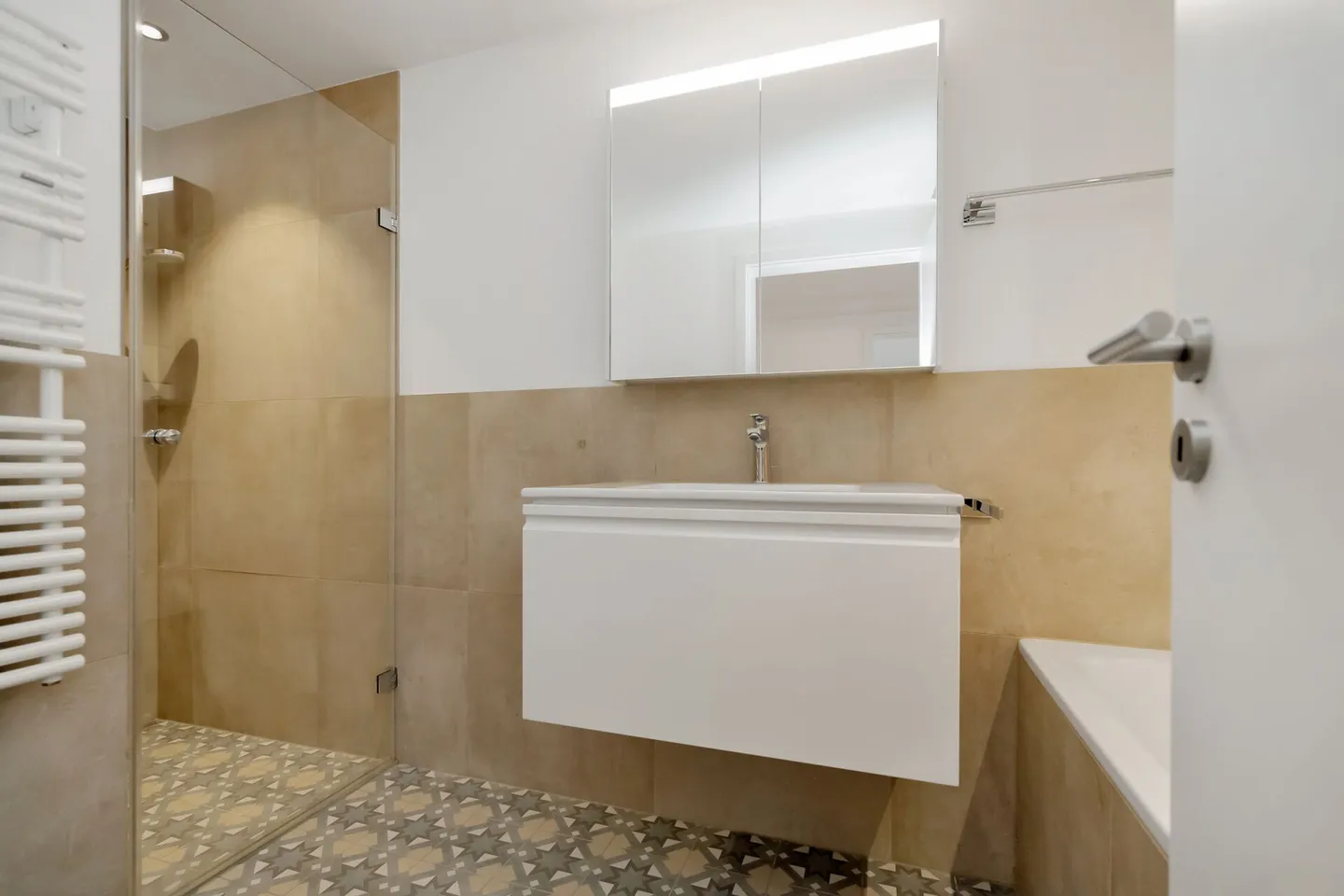 Appartement de 3 pièces avec grande terrasse et vue sur les montagnes ! - Photo 4 sur 7