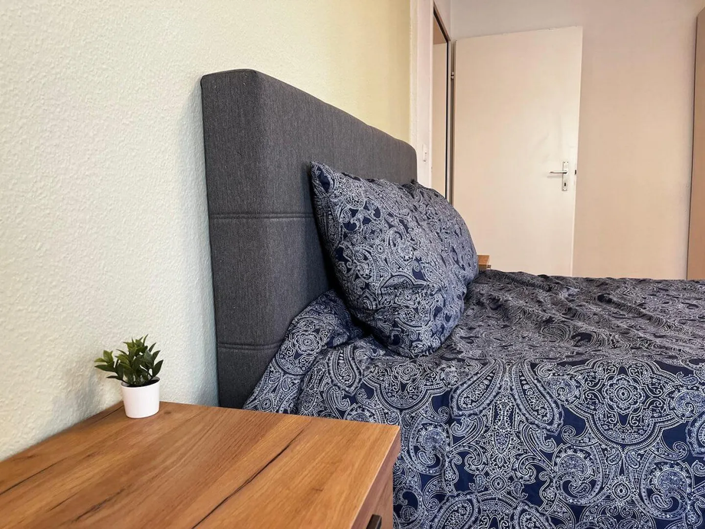 Camera arredata in appartamento modernizzato in ottima posizione - Foto 8 di 31