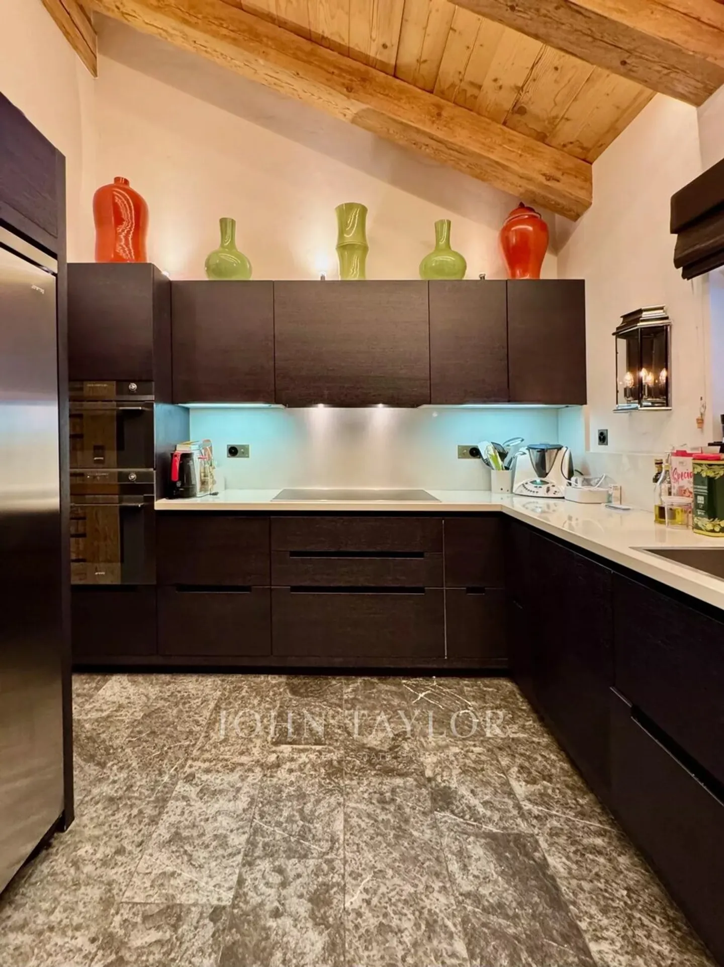 Elegant Alpine Apartment for Rent in Verbier - Photo 4 of 9