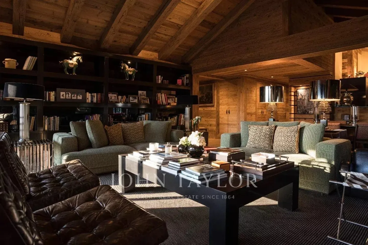 Elegant Alpine Apartment for Rent in Verbier - Photo 2 of 9