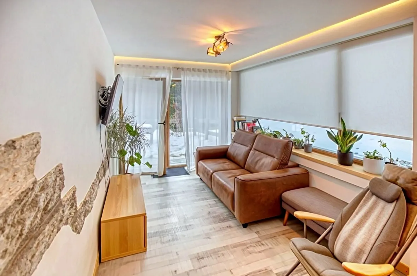 Renovated 4.5-Room Chalet - Photo 1 of 8