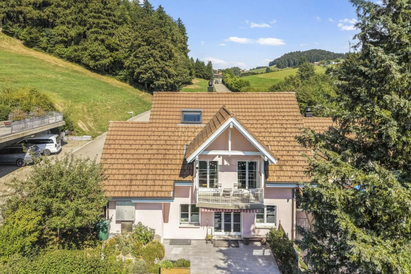 Geräumiges Familienhaus mit Garten - Foto 1 von 30