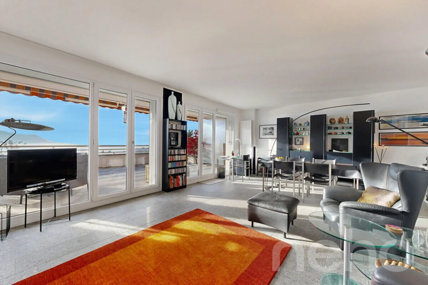 Loft d?exception face au lac et aux Alpes - avec piscine et sauna - Photo 1 sur 12