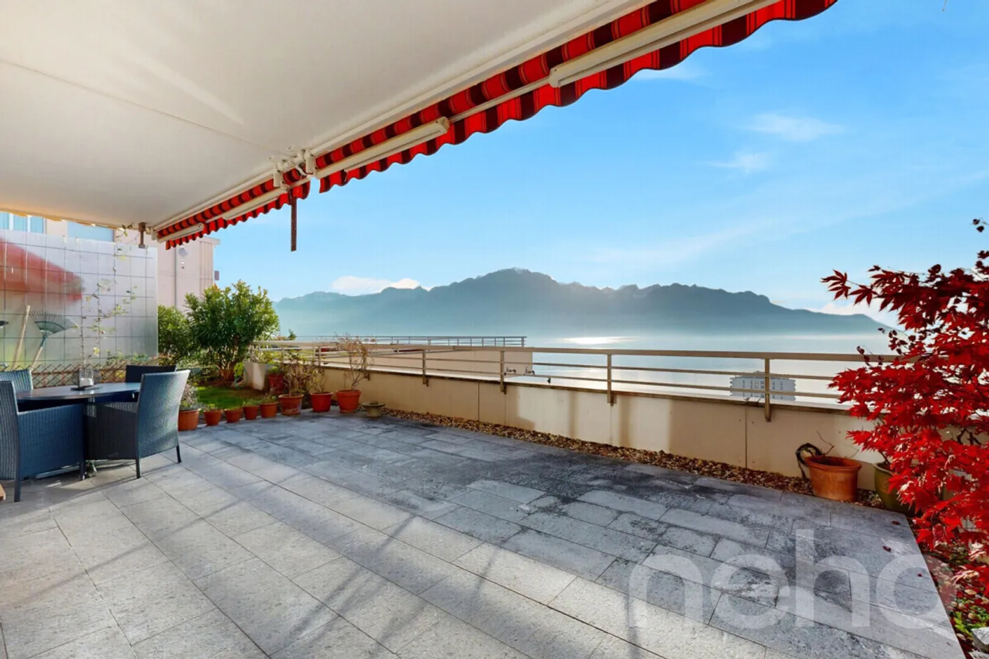 Loft d?exception face au lac et aux Alpes - avec piscine et sauna - Photo 2 sur 12