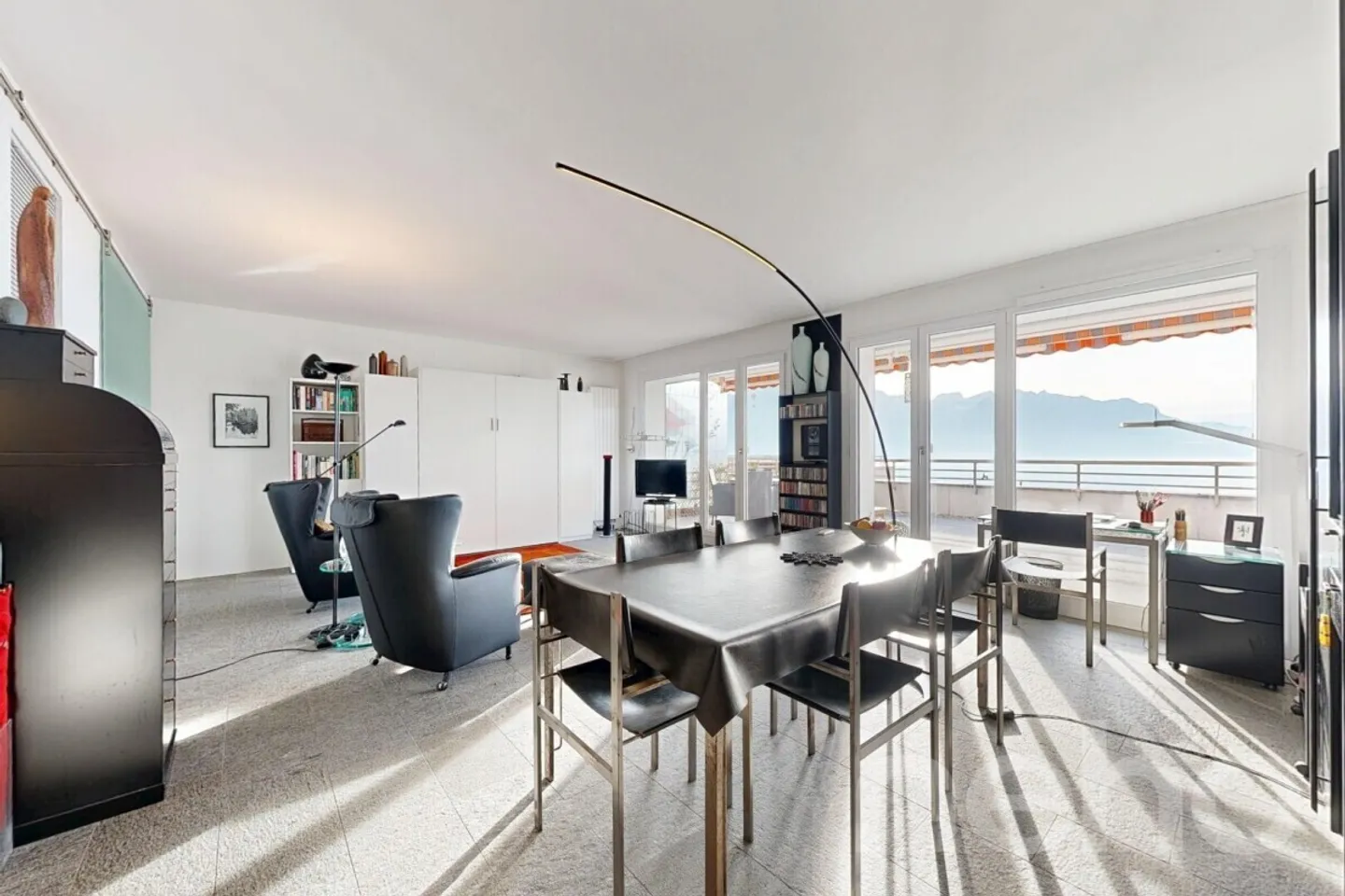 Loft d?exception face au lac et aux Alpes - avec piscine et sauna - Photo 4 sur 12