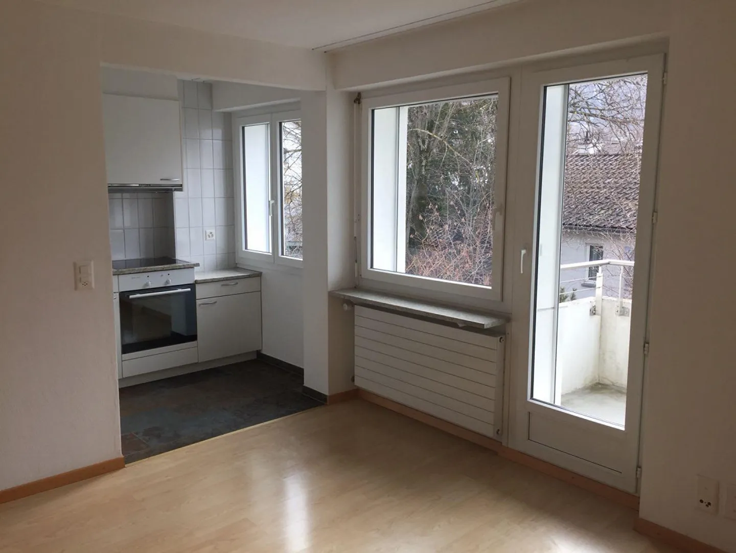 Luminoso studio di 1,5 stanze nel verde con balcone - Foto 2 di 6