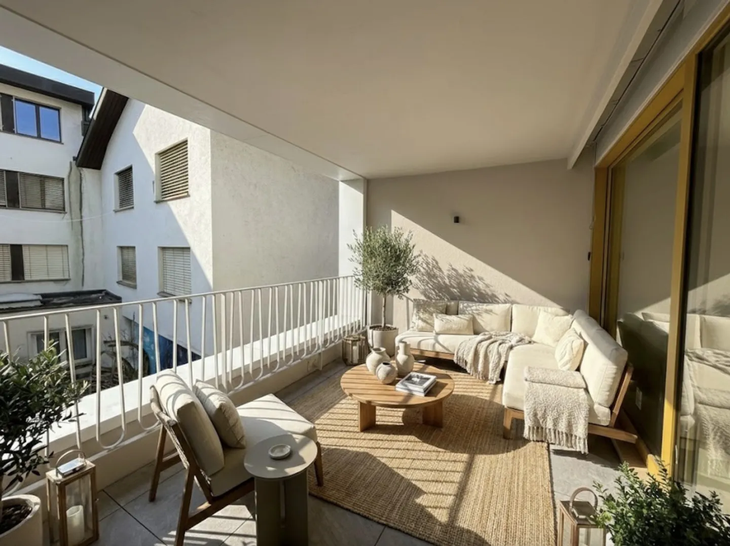 Appartement moderne de 3,5 pièces avec belle terrasse à Lachen - Photo 5 sur 10