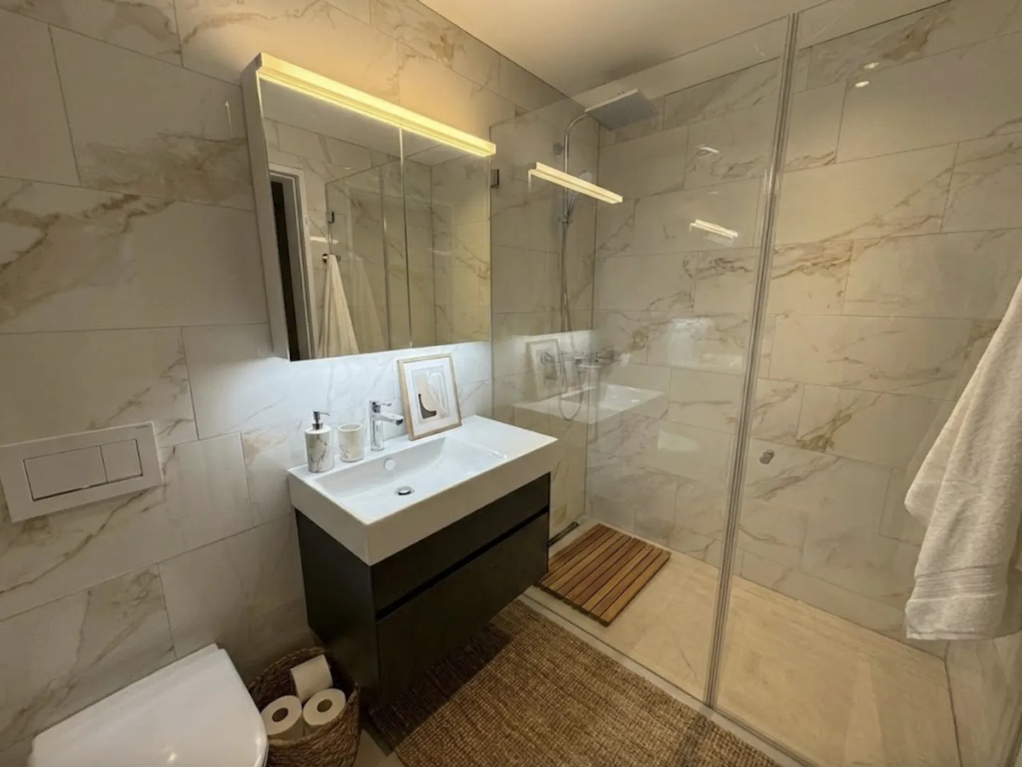 Appartement moderne de 3,5 pièces avec belle terrasse à Lachen - Photo 6 sur 10