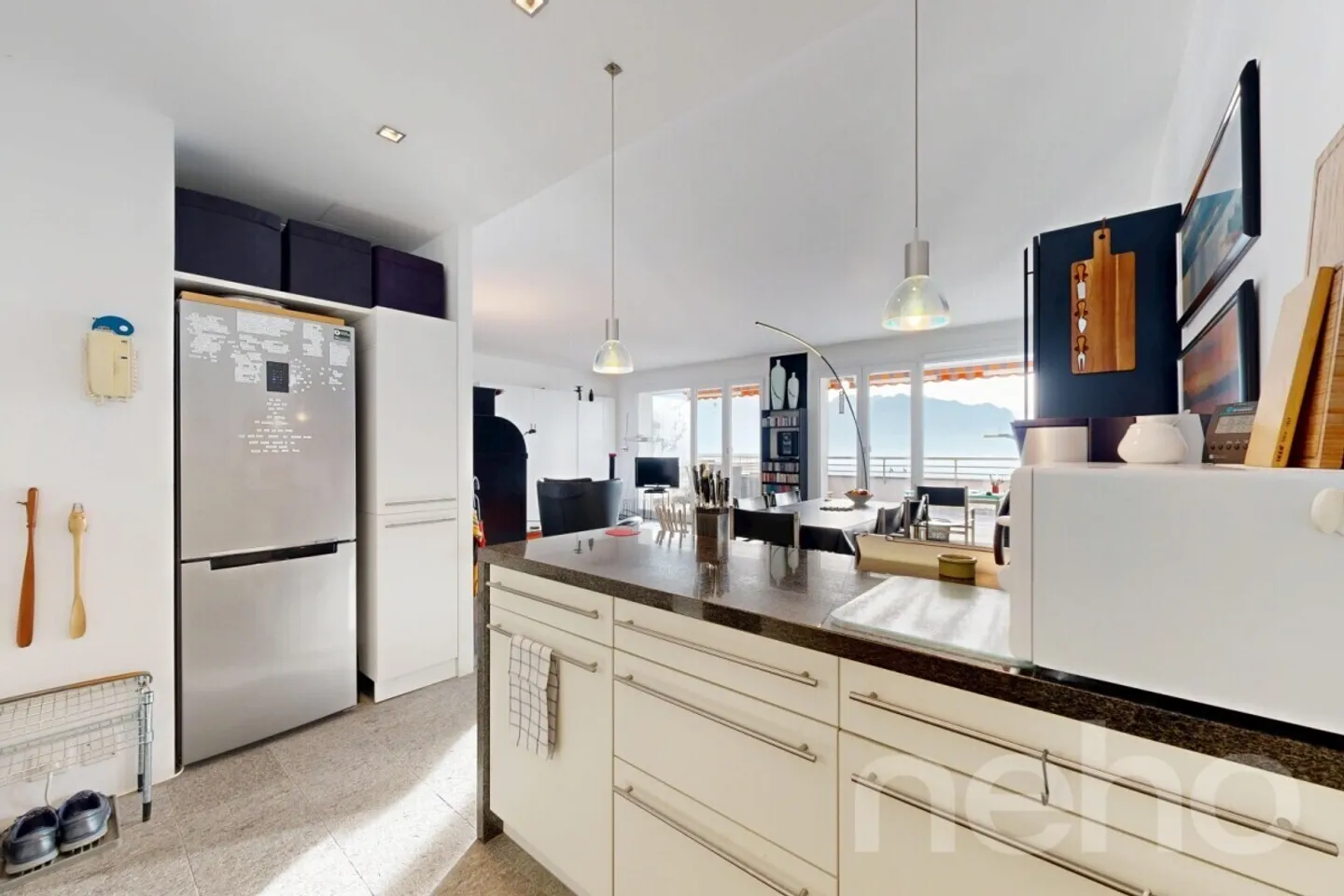 Loft d?exception face au lac et aux Alpes - avec piscine et sauna - Photo 11 sur 12