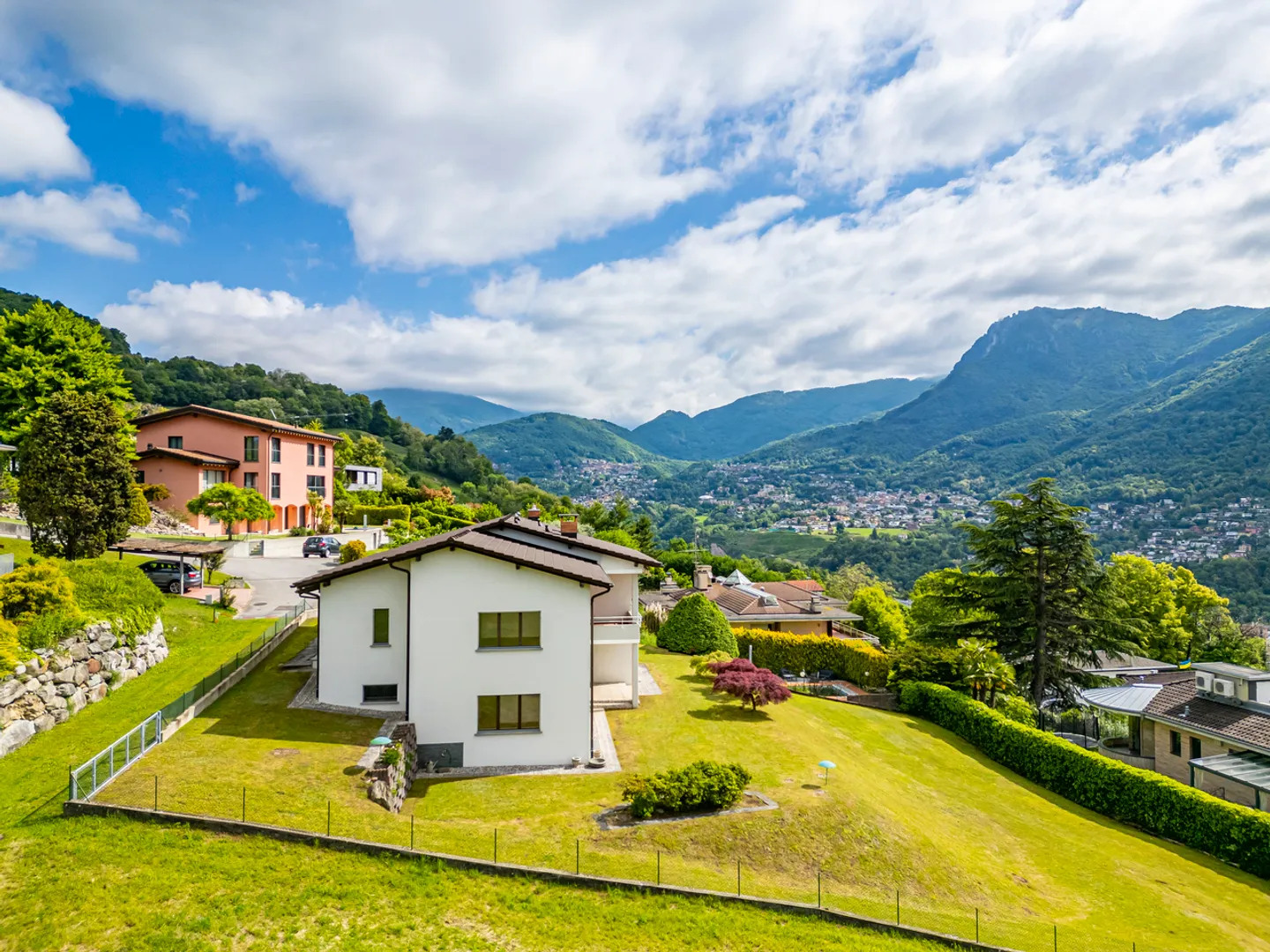 Semi-detached house with large garden and beautiful panoramic view - Photo 17 of 19