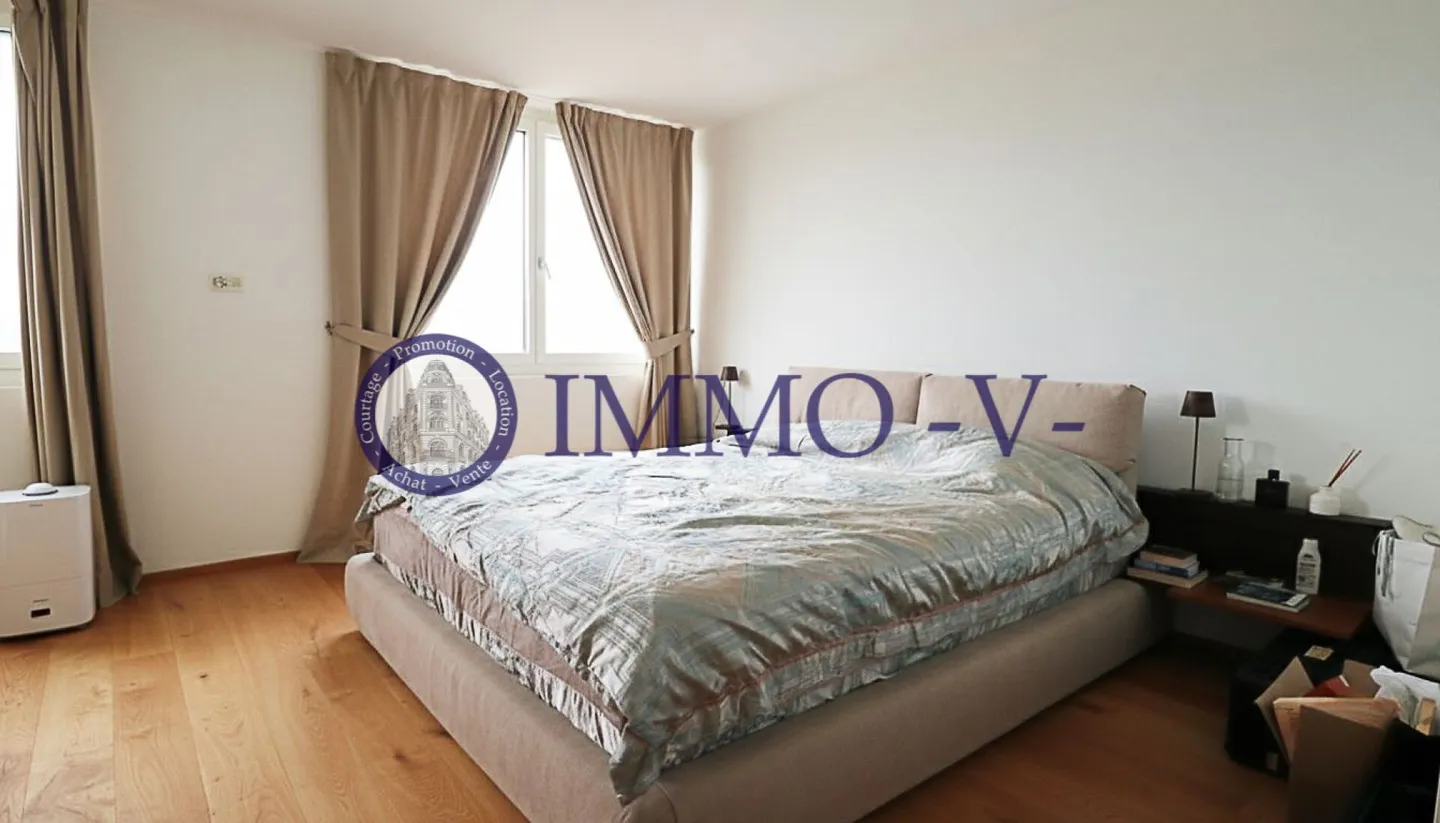 Villa with a breathtaking view of the lake and mountains - Photo 9 of 11