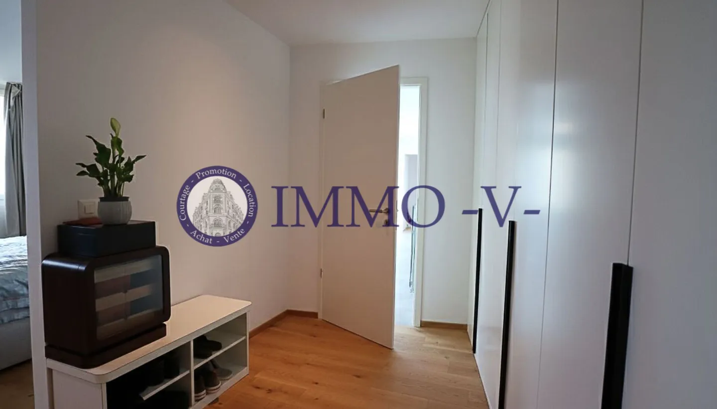 Villa with a breathtaking view of the lake and mountains - Photo 8 of 11