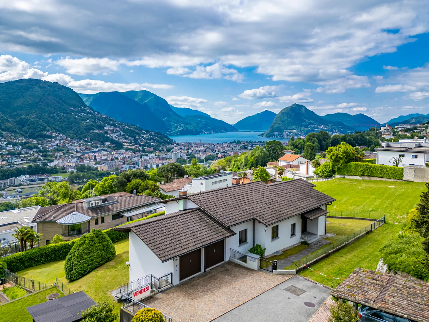 Semi-detached house with large garden and beautiful panoramic view - Photo 2 of 19