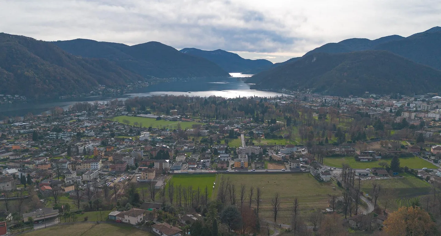 Baugrundstück mit Seeblick und Genehmigung in Neggio - Foto 3 von 5