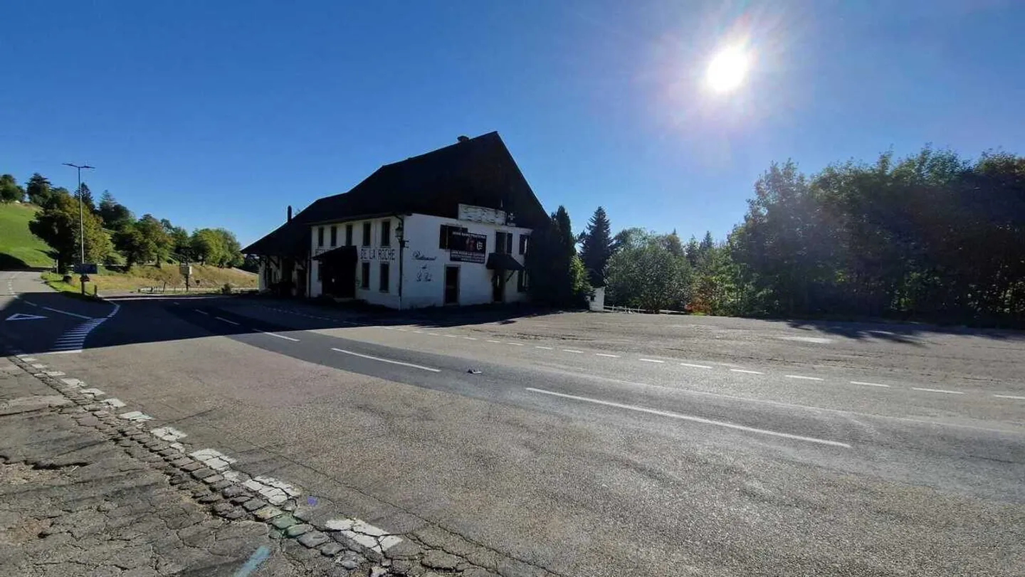 Propriété d'investissement de 22 chambres à Glovelier – Occasion unique - Photo 3 sur 13