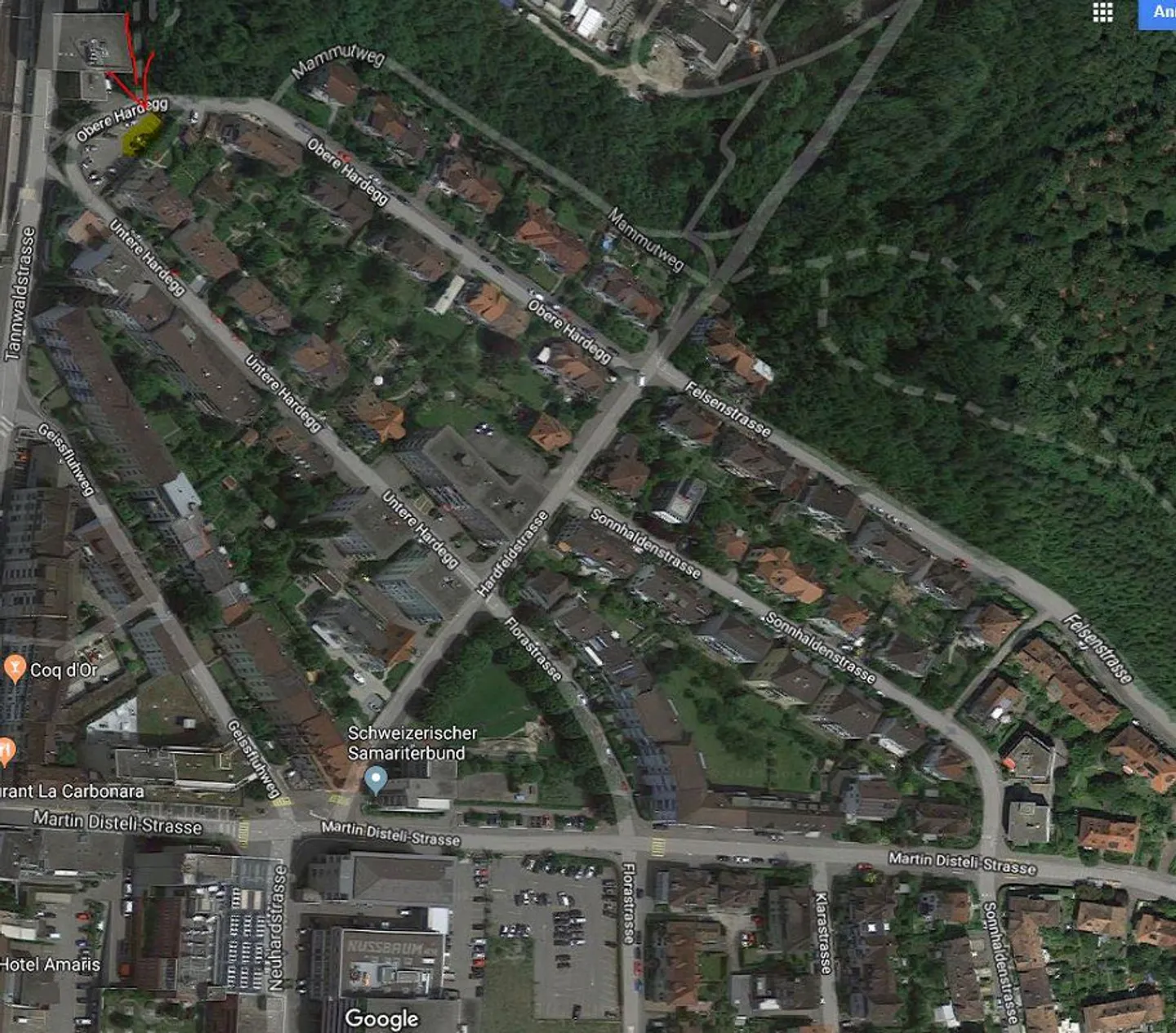 Parking directement derrière la gare - Photo 2 sur 2