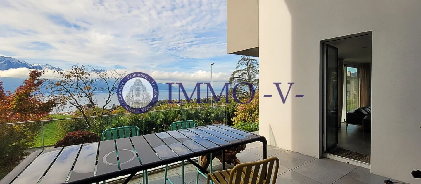 Villa with a breathtaking view of the lake and mountains - Photo 11 of 11