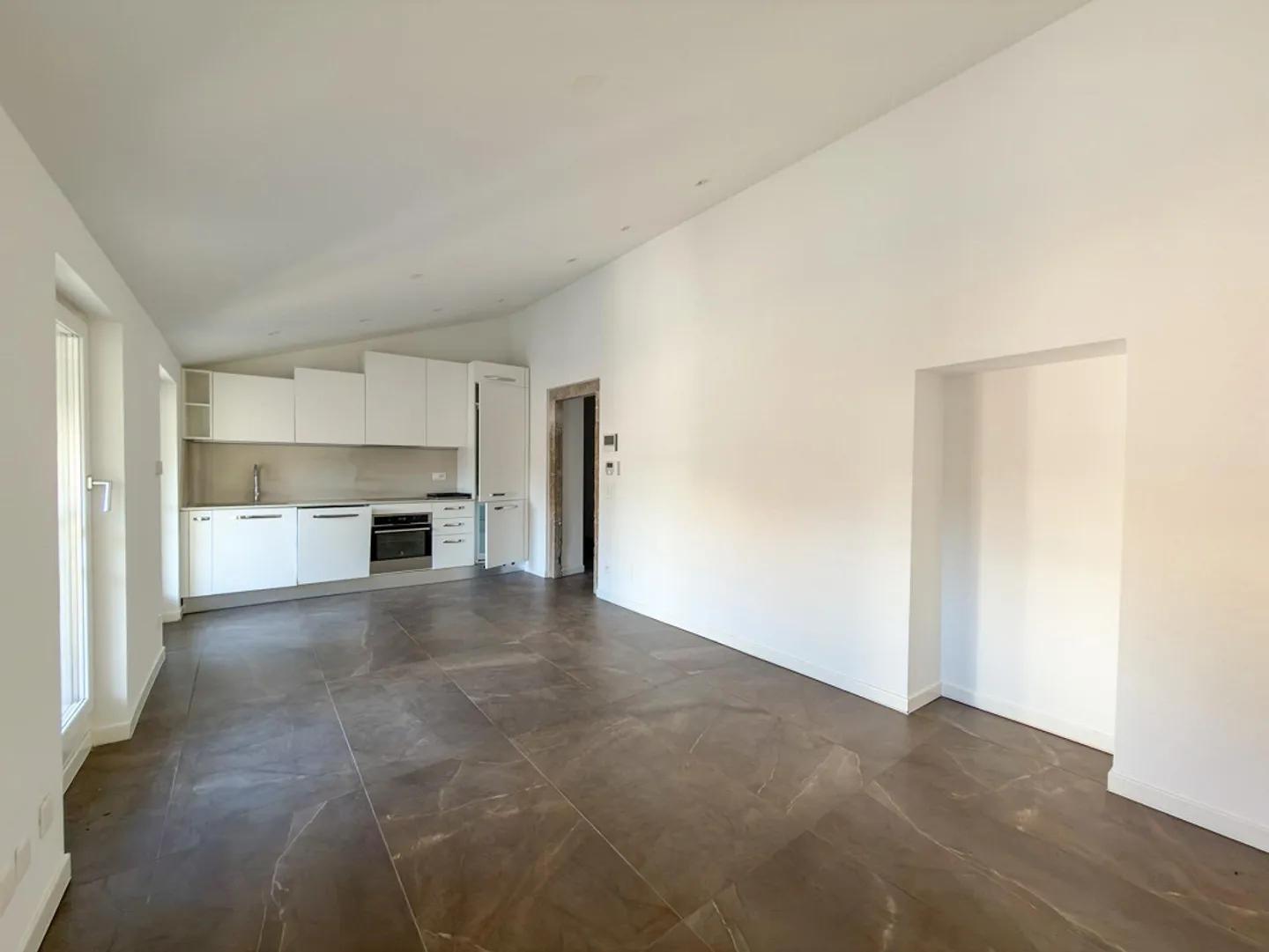 Appartamento ristrutturato ad Arzo - Foto 2 di 7