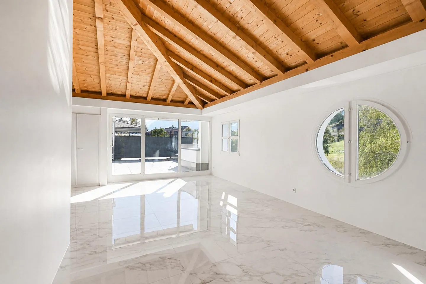 Stilvolles Penthouse mit Terrasse - Foto 4 von 10