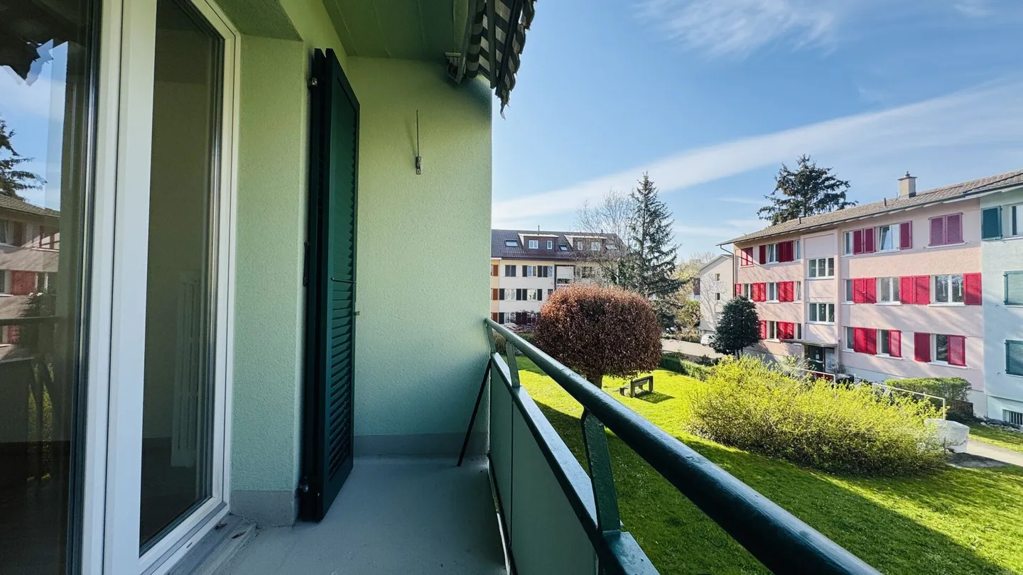 Appartamento soleggiato di 3,5 locali al 1° piano - appena ristrutturato, con balcone e cantina - Foto 2 di 11
