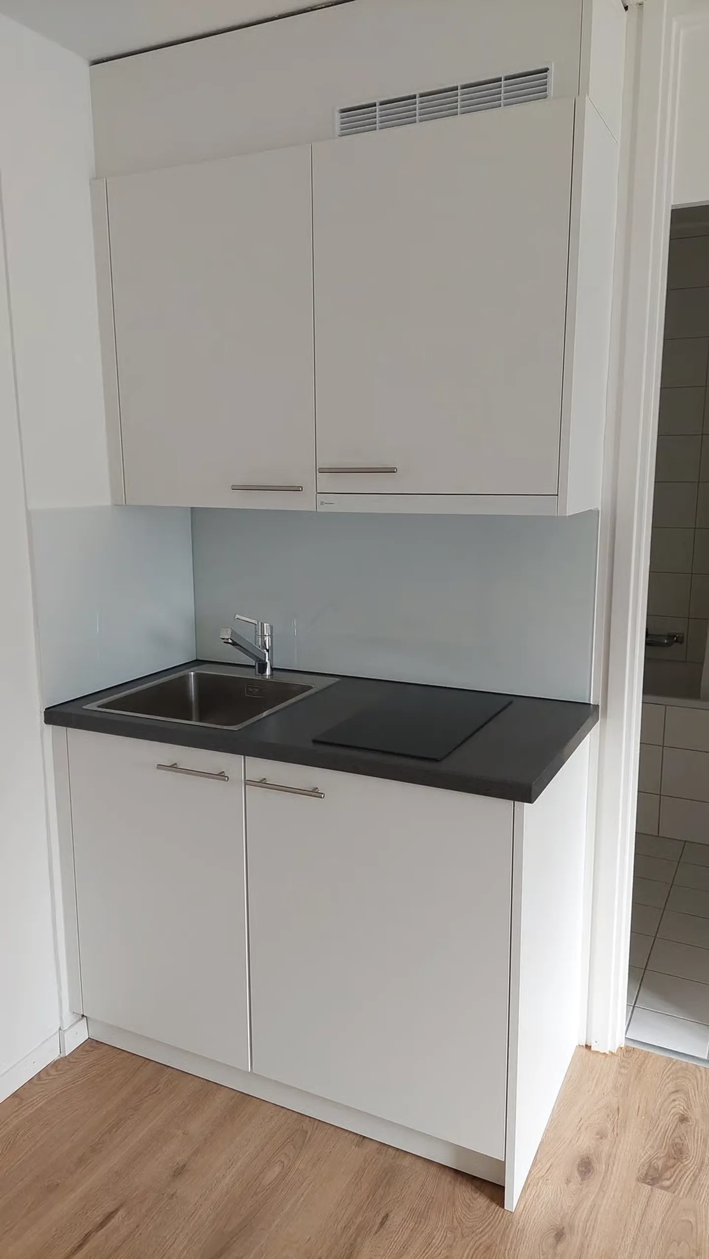Modern studio with new kitchen - Photo 1 of 5