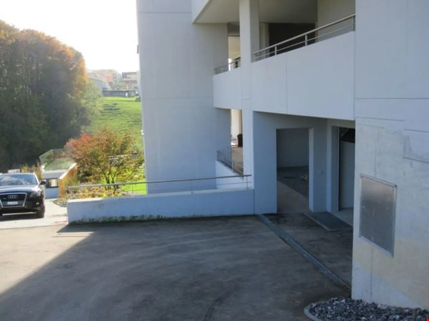 Einstellhallenplatz zu Vermieten - Foto 2 von 2