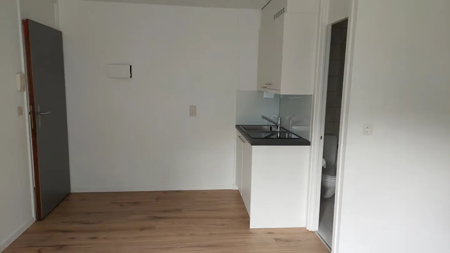 Modern studio with new kitchen - Photo 2 of 5