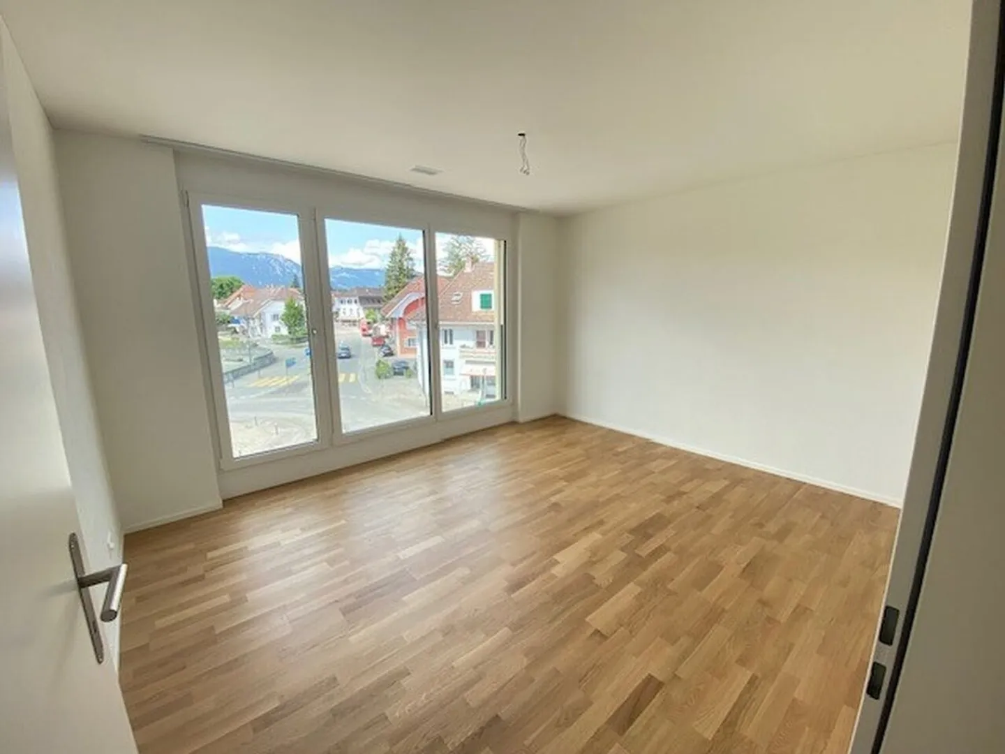 Modern 2.5-Room Apartment - Photo 4 of 8