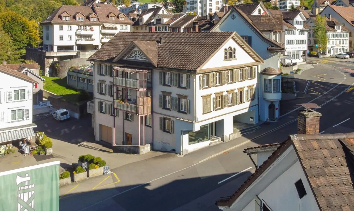 Casa plurifamiliare con attività commerciale? Centrale e redditizia - Foto 1 di 13