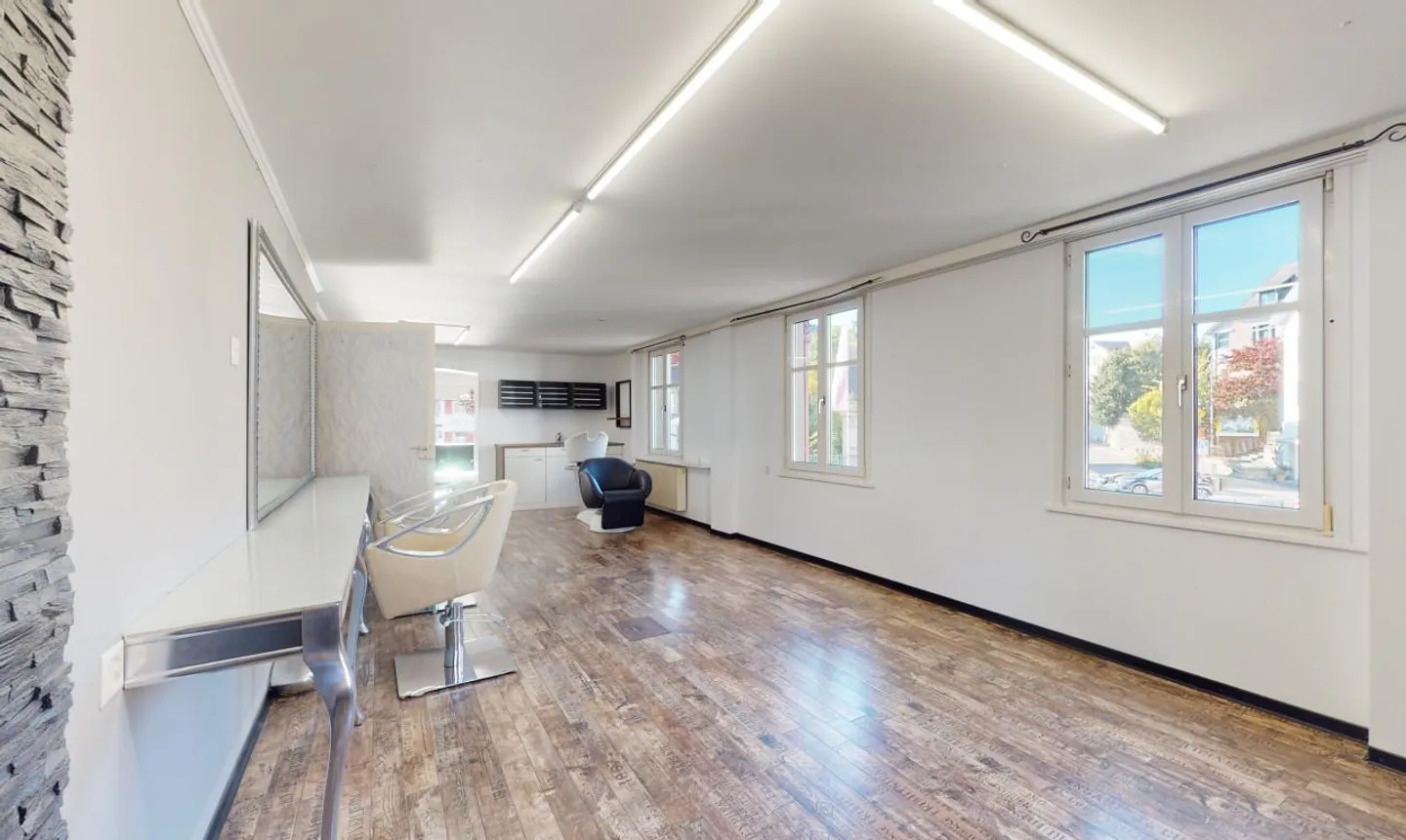 Casa plurifamiliare con attività commerciale? Centrale e redditizia - Foto 2 di 13