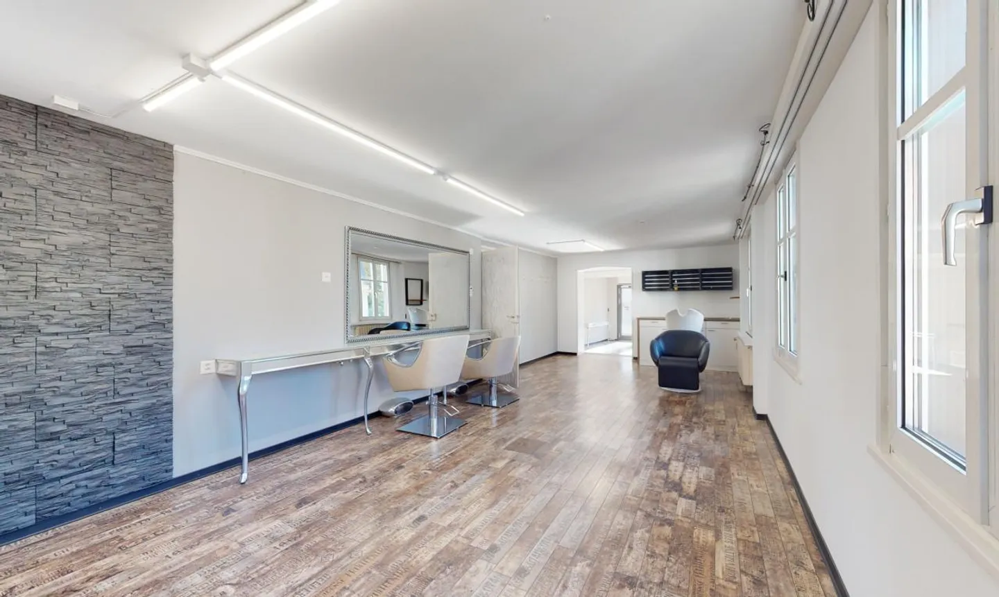 Casa plurifamiliare con attività commerciale? Centrale e redditizia - Foto 3 di 13