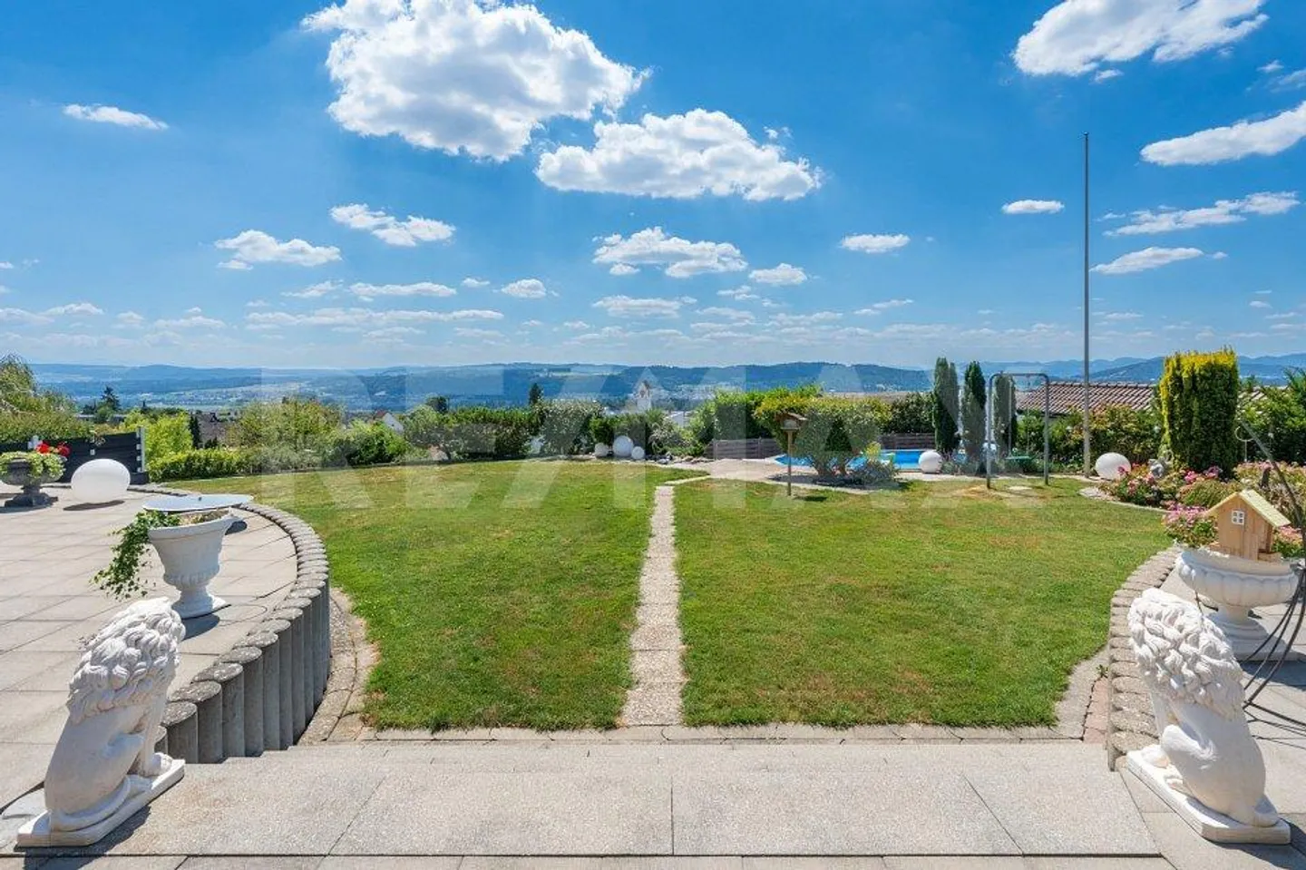 Villa with pool and fantastic panoramic views in Oberrohrdorf - Photo 2 of 13