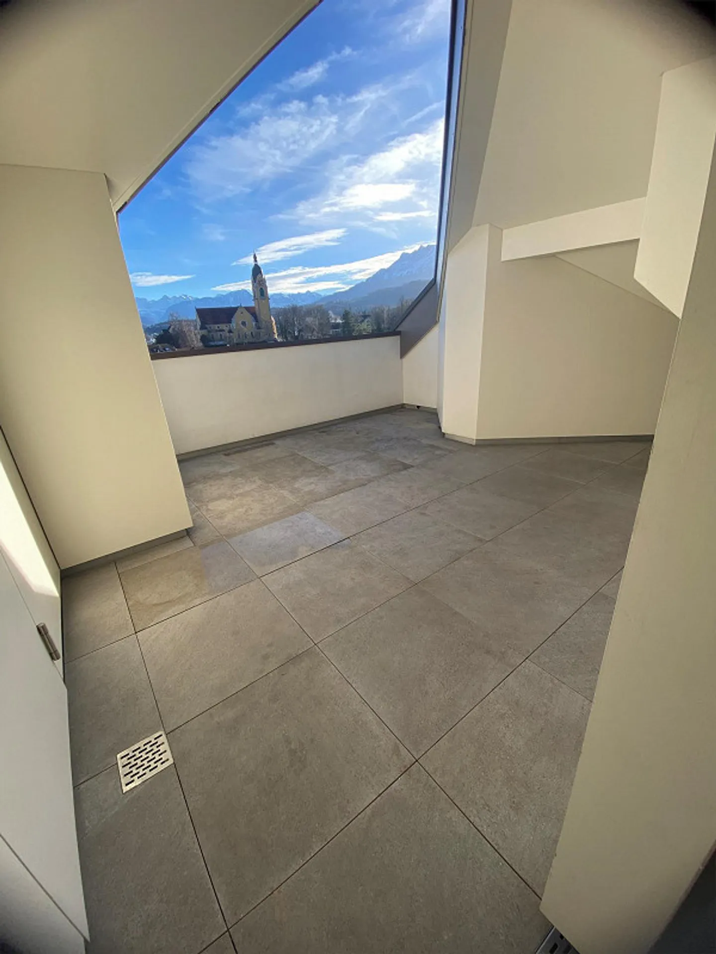 Fantastico appartamento attico di 3,5 stanze - Foto 8 di 13