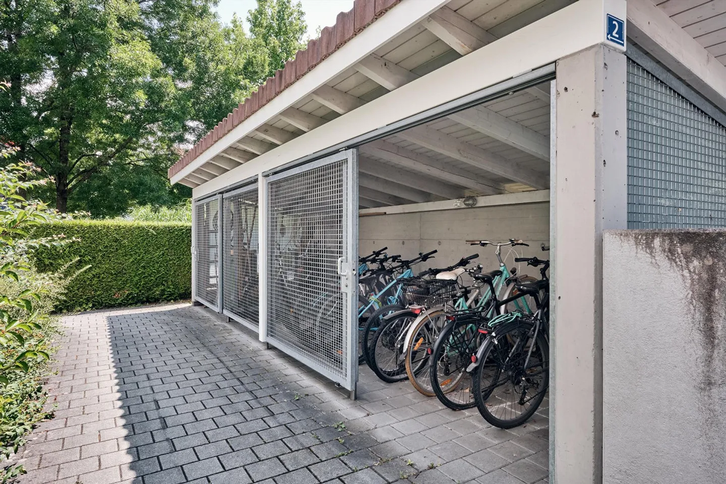 Appartamento di 3,5 stanze con area giardino in una posizione centrale e tranquilla - Foto 2 di 16