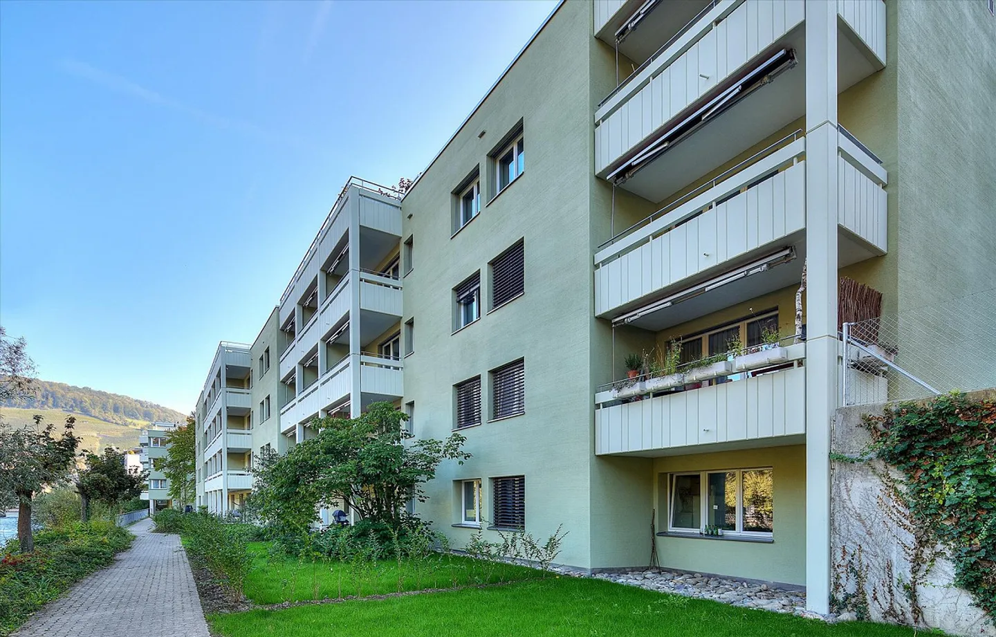 Mit herrlichem Blick direkt auf die Limmat - Photo 1 sur 7