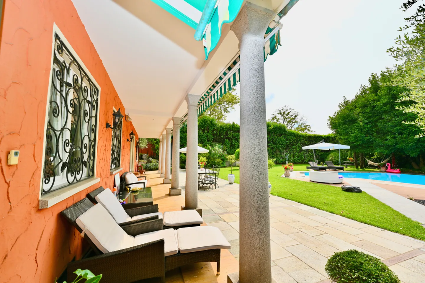 Elegante Villa mit herrlichem Pool und üppigem Garten in Caslano - Foto 7 von 22