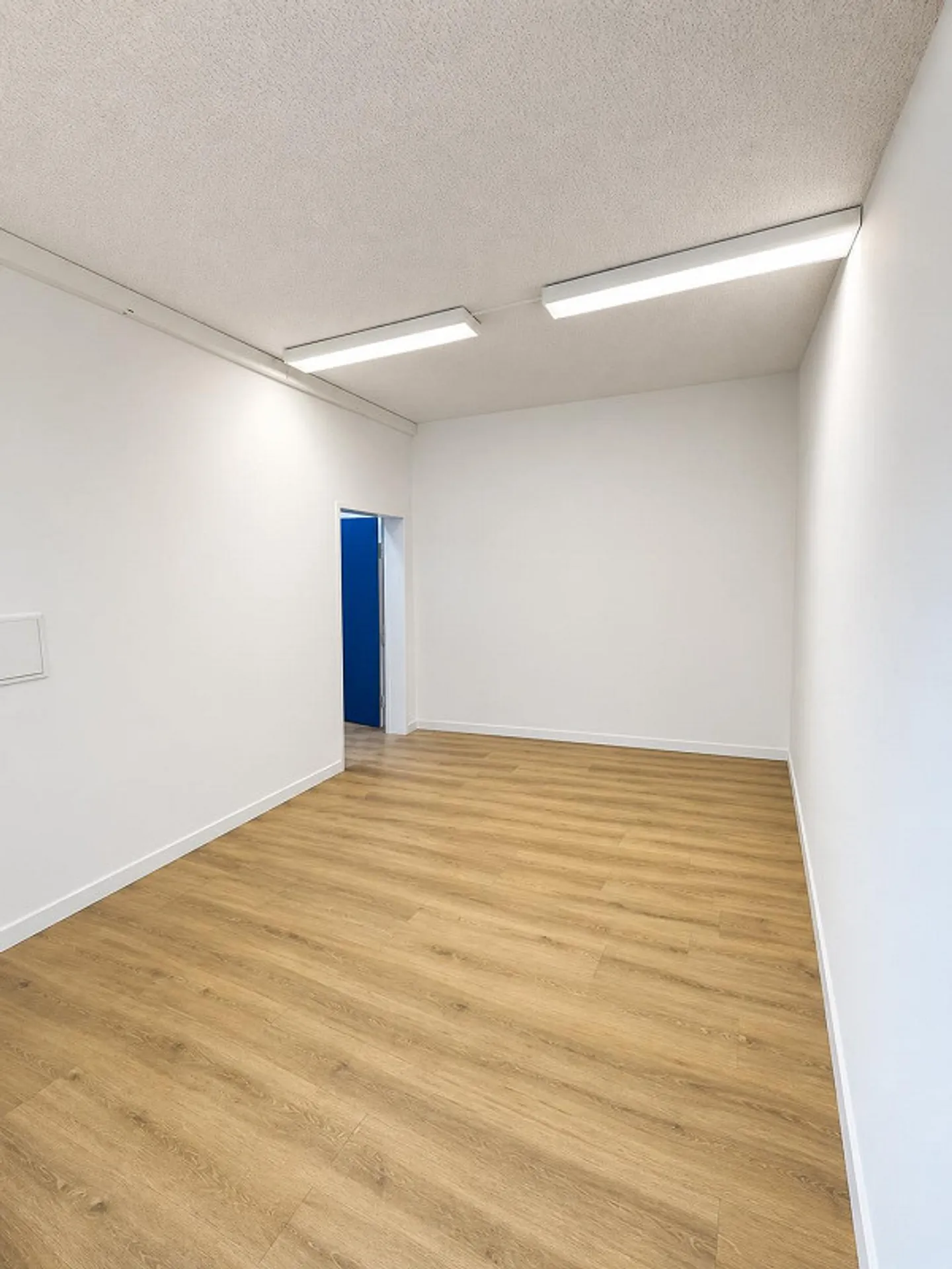 Travailler dans une atmosphère lumineuse – Espace de bureau avec d'excellentes connexions - Photo 3 sur 5