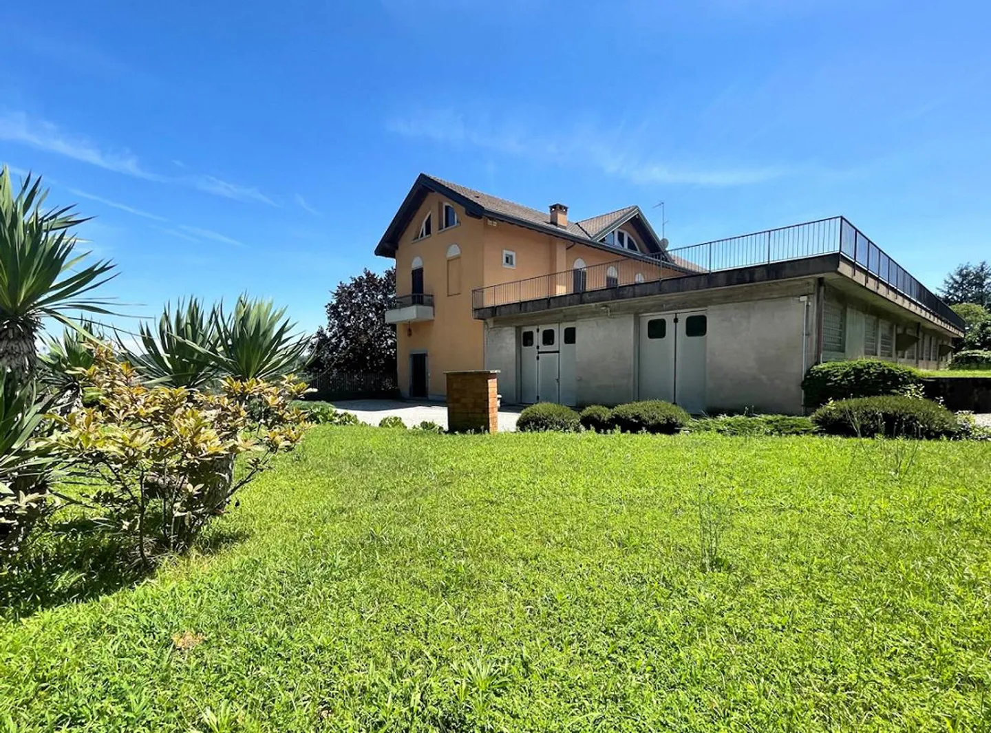 Rodero (I) - Si vende casa con due appartamenti e laboratorio artigian - Foto 1 di 8