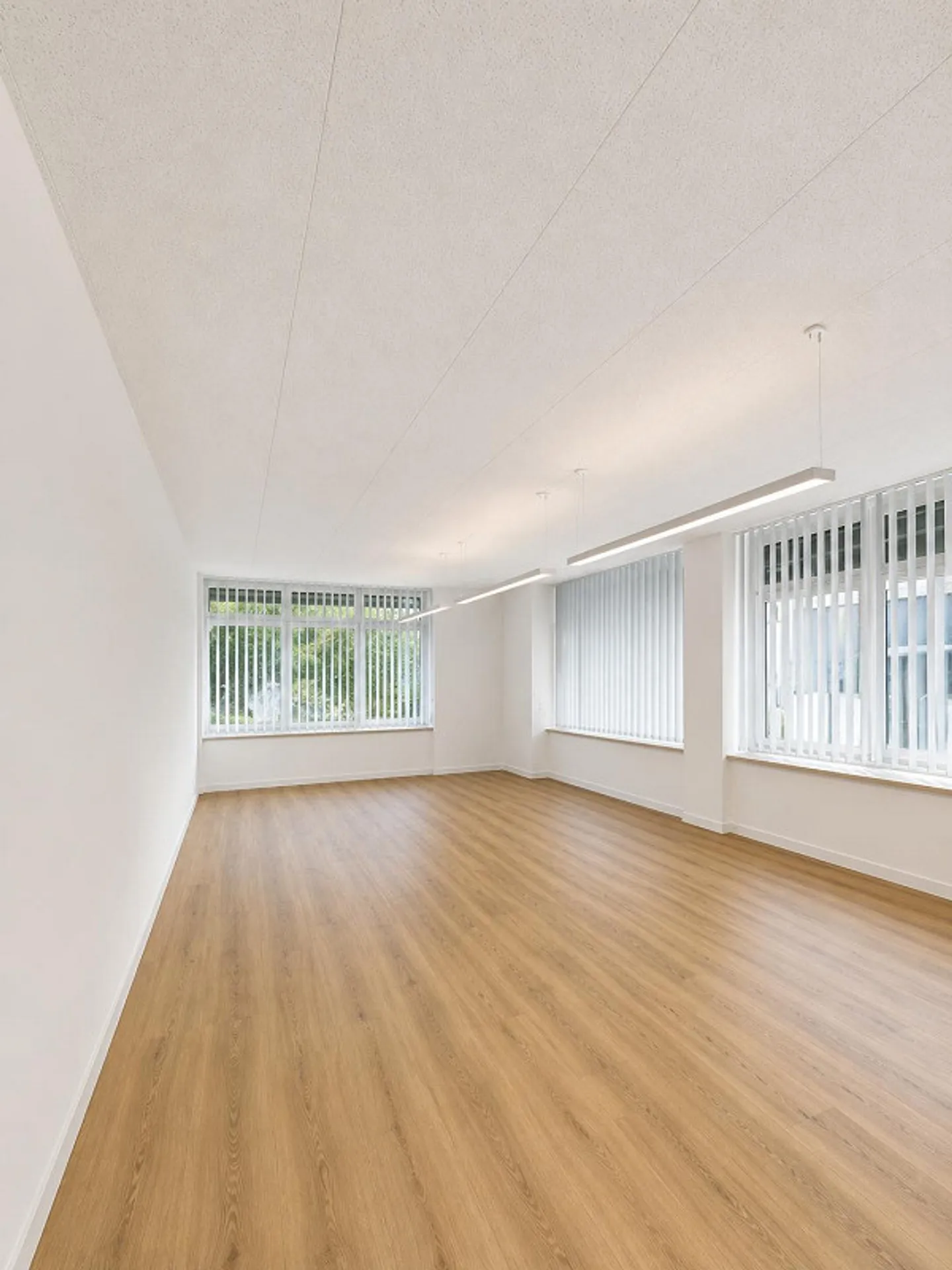 Travailler dans une atmosphère lumineuse – Espace de bureau avec d'excellentes connexions - Photo 4 sur 5
